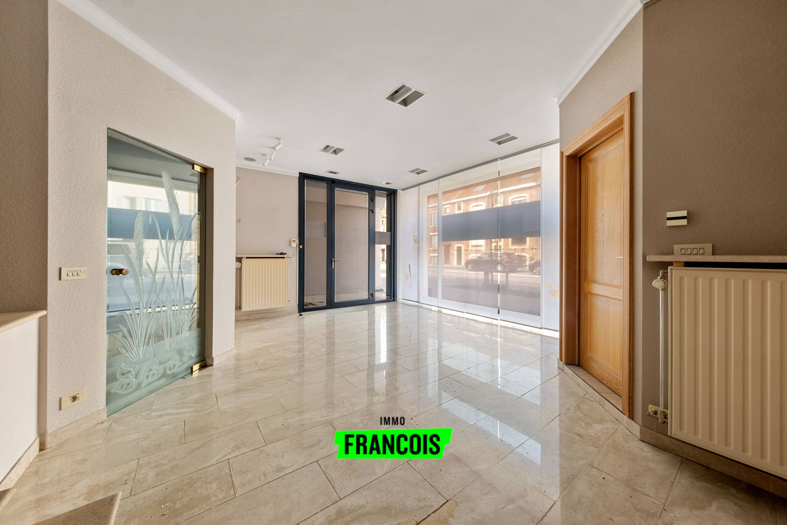 Veelzijdig handelshuis met loodsen op een perceel van 1.332 m² te Brugge - foto 4