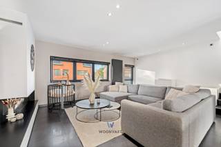 Op zoek naar ruimte, licht en comfort? Dit ruime duplexappartement combineert een praktische indeling met een hoogwaardige afwerking.Dankzij de...
