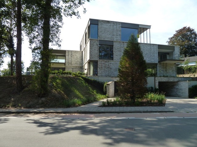 Genk, Winterslagstraat 85: Gelijkvloerse autostaanplaats in Residentie "De Groene Heuvel" - foto 1