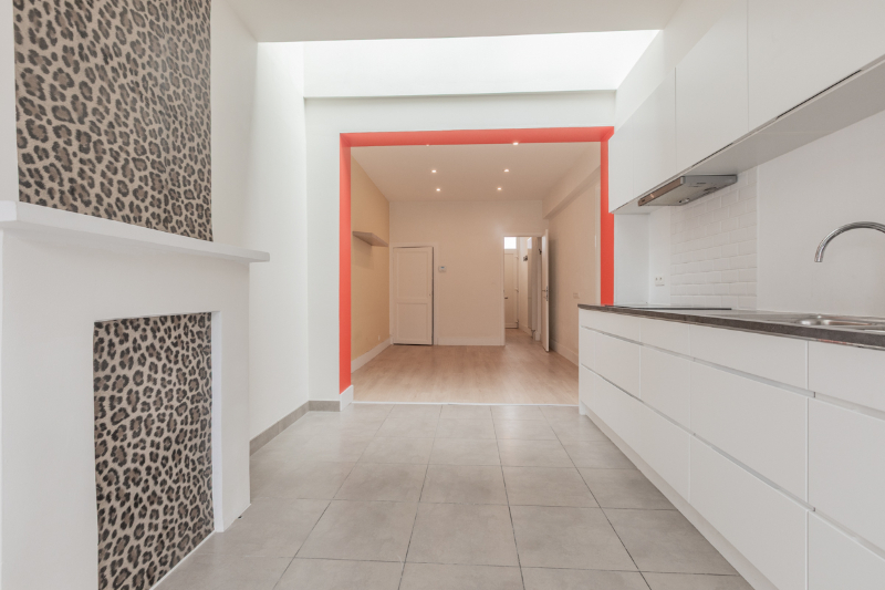 Instapklare, centraal gelegen woning met 3 slaapkamers en gezellig tuinterras (elektriciteit GOEDGEKEURD, EPC- label B, zonneboiler, airco...)... - foto 4