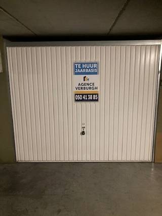 Op zoek naar een toegankelijke en goed gelegen garage? Deze garagebox in de M. Devriendtlaan gelegen op niveau -2 van een verzorgd complex,...