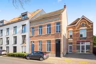 Karaktervolle & sfeervolle herenwoningGelegen in het centrum, op wandelafstand van de befaamde Bergstraat en het station van Heist-op-den-Berg,...