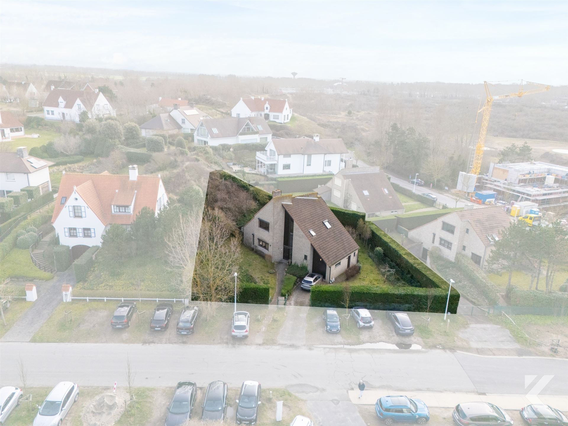 Enorme,volledig onderkelderde villa in gegeerde Simli wijk  - foto 3