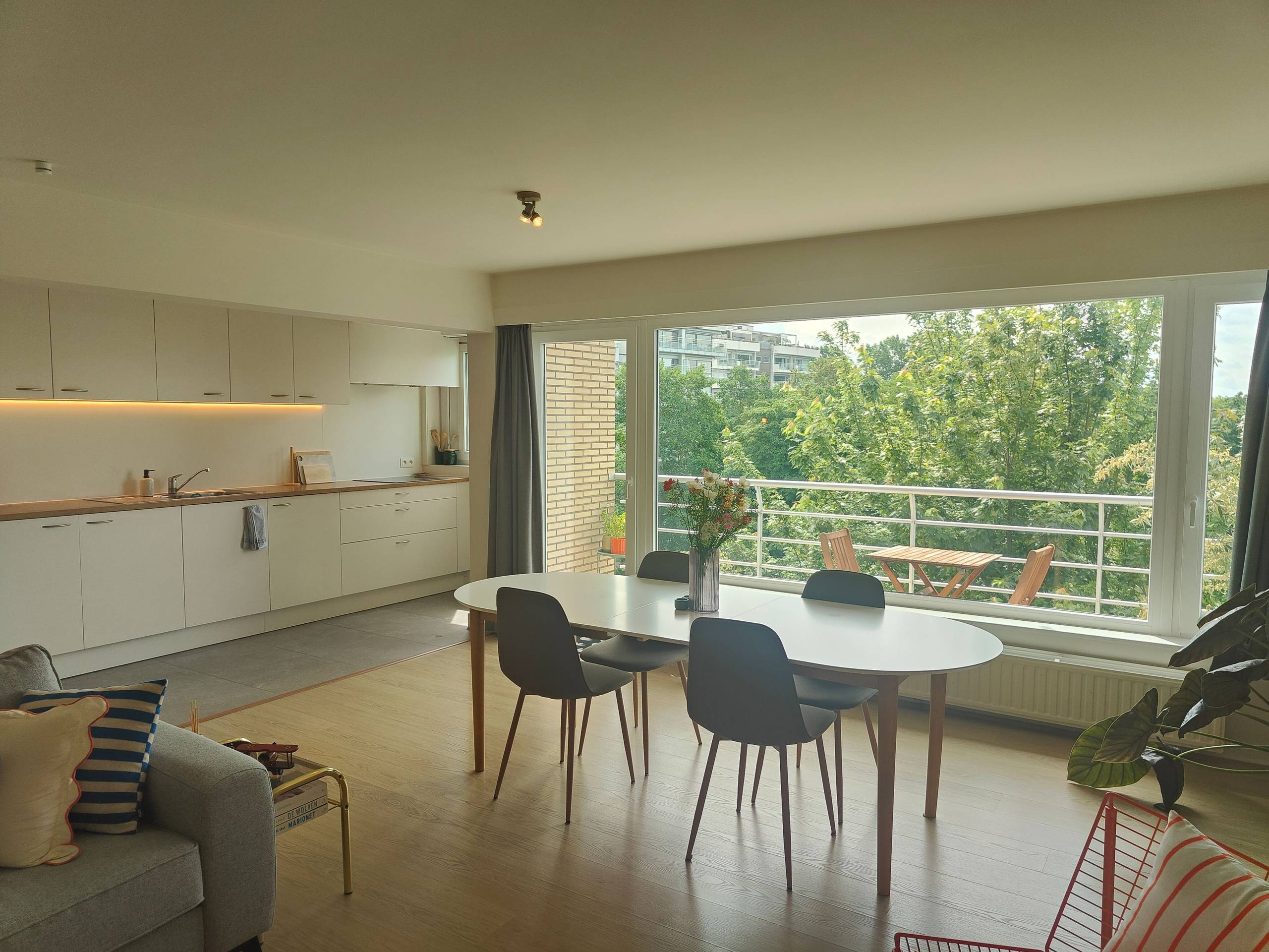 Apartment for rent in Sint-Andries with 2 bedrooms - photo 4