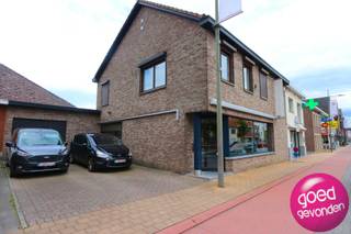 INSTAPKLARE WONING met 4 slaapkamers en 2 badkamers, en RUIME HANDELSZAAK op het gelijkvloers volledig voorzien van alle faciliteiten voor horeca,...