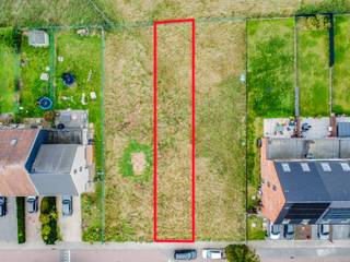 Immo Pické biedt U deze uiterst rustig en residentieel gelegen (doodlopende straat) perceel bouwgrond aan voor een gesloten bebouwing. Ondanks...