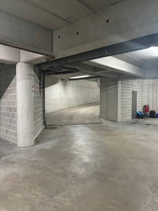 Ondergrondse autostaanplaats te huur in het centrum van Beerse.Deze ondergrondse autostaanplaats bevindt zich in het centrum van Beerse en biedt een...