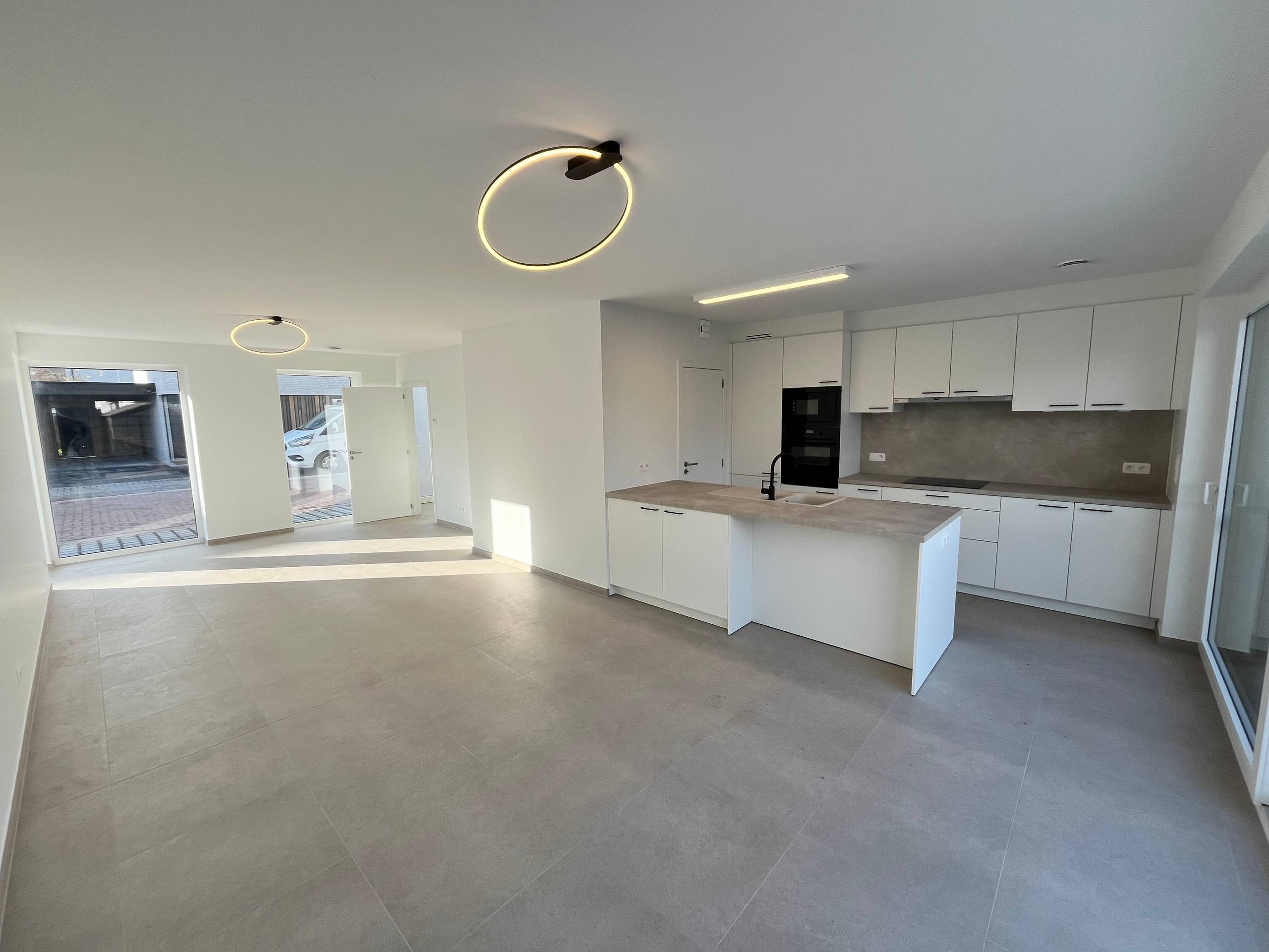 Moderne nieuwbouwwoning voorzien van 3 slkaapkamers - foto 2