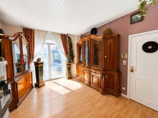 Dit appartement bevindt zich op de eerste verdieping, op slechts 100 meter van het bruisende centrum van Blankenberge.Het combineert een authentieke...