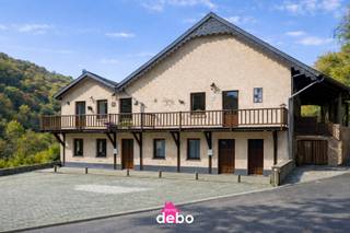 Het appartement is gelegen in een geklasseerd dorp " Frahan" - vlak aan de Semois, een doodlopende straat m.a.w. rustig dorpje met weinig...