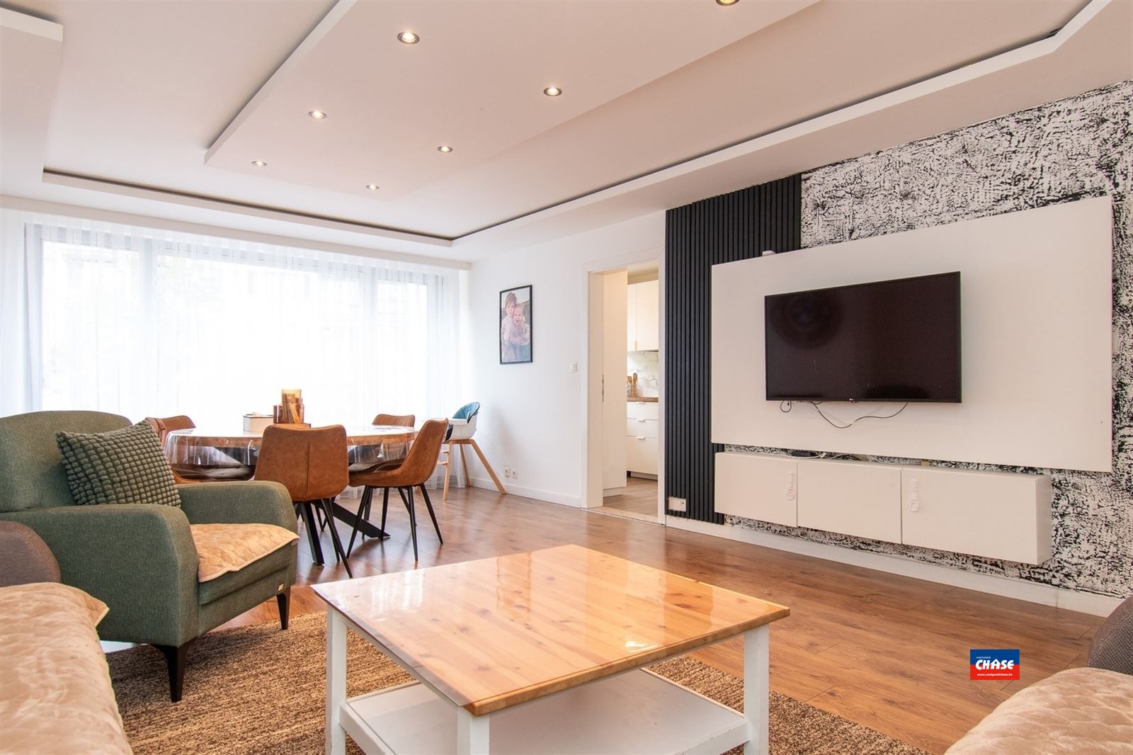 The monthly cost is €255.45 monthly provision (gas, water, block policy, trustee, minuterie,...) + € 62.91 reserve fund.