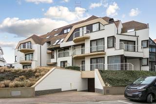 Zeer goed gelegen  autostaanplaats in de residentie Chenoy Manor aan het Manitobaplein.  Ingang via de Engelsestraat.  Afmeting: 4,50 x...