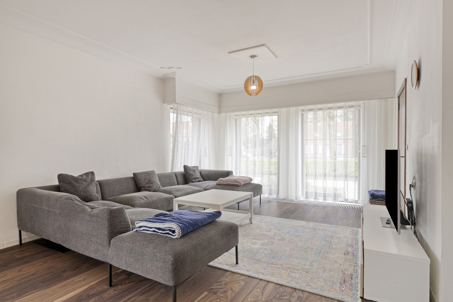 Ruime gezinswoning met garage en achterliggende opslag. - foto 4