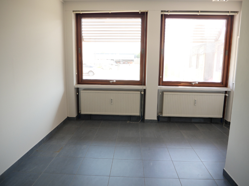 Kantoor 5 te huur, dichtbij ring van Kortrijk en autosnelwegen - foto 3