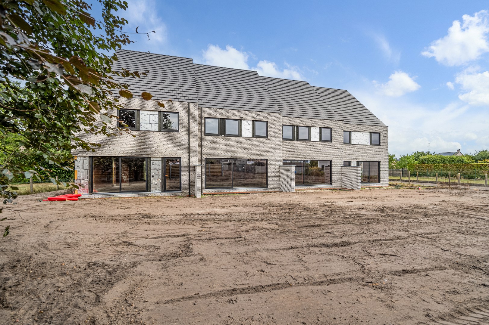 Nieuw gesloten BEN-woning in een doodlopende straat, aan een groenzone - foto 1