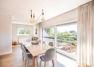MAGNIFIQUE appartement duplex avec QUATRE chambres à coucher à vendre dans le Mariapark à Oostduinkerke !Ce spacieux appartement duplex est situé...