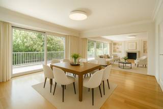 Ideally located in the Prince d'Orange district, nestled in lush greenery, this apartment offers a gross floor area of ±291 m² and offers...