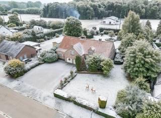 Deze charmante woning in Alken verenigt ruimte, comfort en een rustige ligging in één geheel. Het perceel van maar liefst 2.560 m² biedt een zee...
