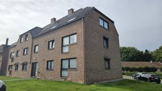 Lichtrijke duplex met 2 slaapkamers, terras en ondergrondse parkeerplaatsOp zoek naar een instapklare duplex met karakter? Dit volledig...