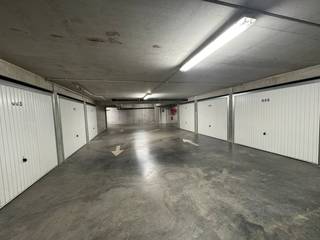 In the underground complex of the Waterfront residence located on the outskirts of Nieuwpoort-Stad, this parking space is situated. The garage...