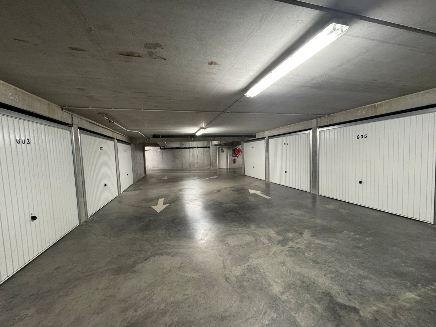 Closed garage box in underground garage complex in Nieuwpoort-Stad - photo 2