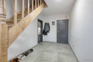 Woning met drie slaapkamers op perceel van 5a 96ca te koop in BeverloDeze woning in de Hanebergstraat te Beverlo geniet van een rustige en...