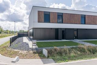Zeer ruime halfopen nieuwbouwwoning met alle comfort in Balen. Op een rustige ligging aan de rand van Balen vindt u deze instapklare, hoogwaardige...