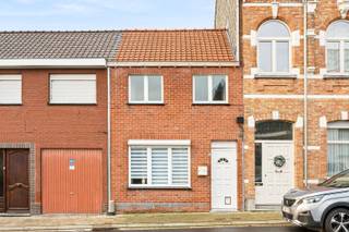 - Ideal location in Mesen: Daalstraat 6<br />- Bright living space<br />- Equipped kitchen<br />- Dining area with large windows<br />- Bathroom with walk-in shower and double sink<br />- 2 spacious bedrooms<br />- Nice, southwest-facing garden with terrace and garden shed<br />- EPC: 310 kWh/m²/year, UC: 3736042, no renovation obligation applicable<br />- Asking price: €219,000