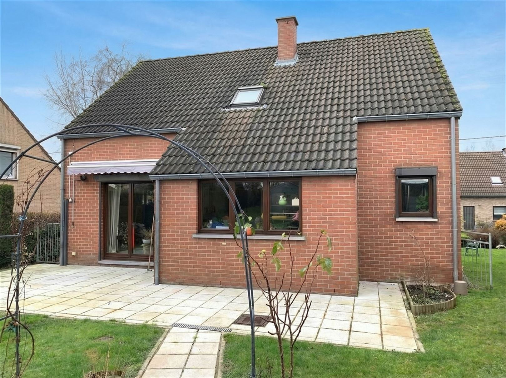 LOUE - Villa avec garage et jardin - photo 2