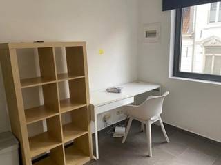 <span><strong>**STUDENTS/PHD ONLY**</strong></span><br /><br /><span>This f</span><strong>ully renovated studio</strong><span> apartment is located on the fifth floor of Residence 'T Tientje. It's fully furnished and features a </span><strong>new kitchen</strong><span> and </span><strong>bathroom</strong><span>. The residence boasts an excellent location, close to various campuses, amenities, and much more.</span><br /><br /><span>Looking for a quiet place to study? Then this is the place for you!</span><br /><br /><span><strong>Interested in a site visit? Call 0470 59 65 44 or verhuur@connect-immo.be</strong></span><br /><br /><span>Rent: €675 + €110 (provisions for electricity, heating, and water) + private internet</span><br /><span>Immediately available!</span>