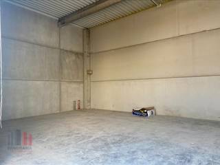 Instapklare KMO-unit van 95 m² te huur.Uitstekend gelegen op korte afstand van de R27 (Ring rond Tienen), die een directe aansluiting biedt op de N3...