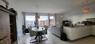 Dit lichtrijk appartement op de 2de verdieping met 2 slaapkamers, staanplaats en terras bevindt zich in het rustige centrum van Kapelle op den Bos...