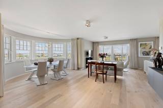 Langs de wandel- en fietspromenade aan de jachthaven, die Nieuwpoort-Bad met Nieuwpoort-Stad verbindt, bevindt zich dit tot in de puntjes afgewerkt...