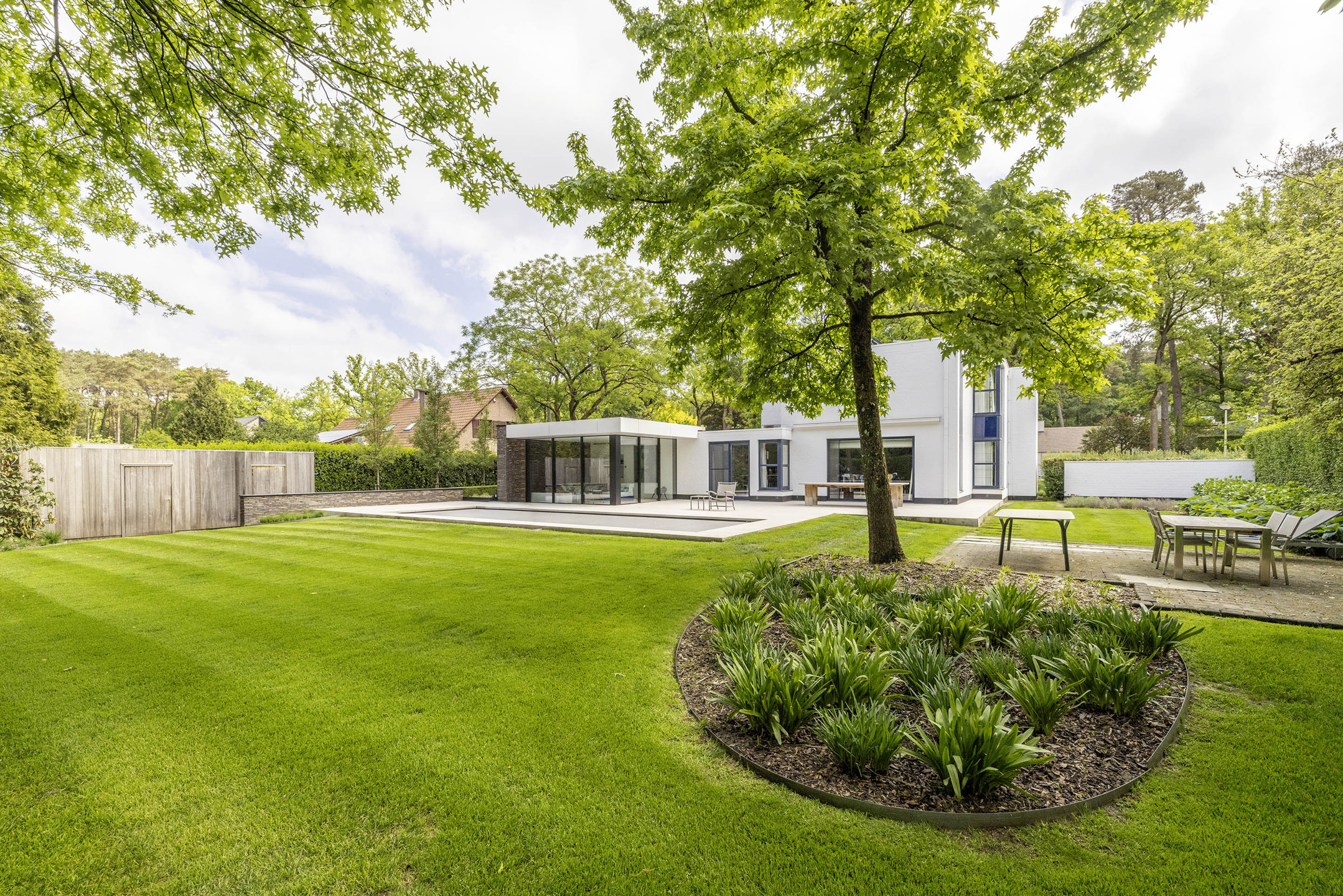 Unieke villawoning met zwembad op perceel van 2.088 m²! - foto 1