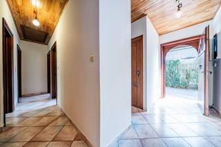 We Invest vous propose cette charmante villa de plain-pied idéalement située dans le beau village de Gottignies, dans un cadre bucolique, une...