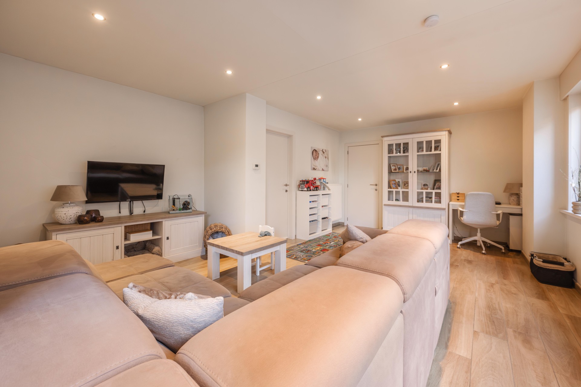 GERENOVEERDE LEUKE RIJWONING MET 3 SLAAPKAMERS EN PRAKTIJKRUIMTE TE KOOP IN DESSELGEM🏡 - foto 4