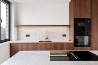 In een kleinschalig appartementsgebouw in de expowijk nabij Antwerpen centrum vinden we  dit 2 slaapkamer appartement met bewoonbare oppervlakte...