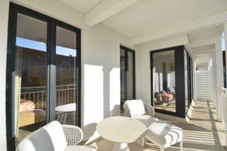 Res. Duinen WaterhofPrachtig gemeubeld nieuwbouw appartement met garagebox te Duinenwater. Het appartement is heel rustig gelegen dicht aan het water...