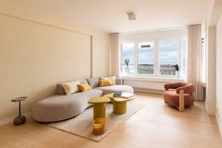 This ready-to-move-in apartment has been renovated with an eye for detail and high-quality materials, combining contemporary comfort with a...