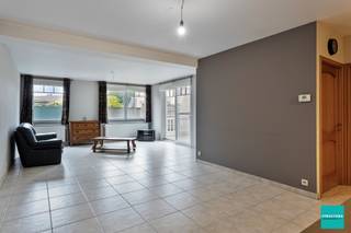 Op zoek naar een instapklaar appartement met een uitstekende EPC-score? Dit lichtrijk gelijkvloers appartement met autostaanplaats is perfect...
