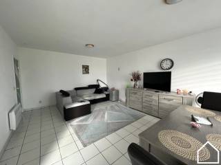 Deze lichtrijke studio is ideaal gelegen op wandelafstand van het centrum van Ieper en bevindt zich op de 3de verdieping van een verzorgd gebouw...