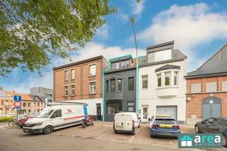 Deze charmante woning bevindt zich op een uitstekende locatie in Schoten. Het is gelegen in een rustige en residentiële buurt. Het betreft...