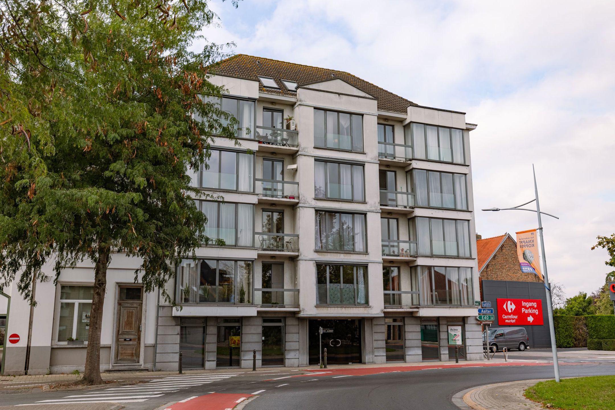 Lichtrijk 2-slaapkamerappartement met zonnig terras en lift in hartje Eeklo - foto 1