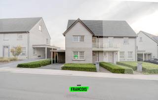 In het rustige en charmante Bellegem vind je deze instapklare en goed onderhouden gezinswoning, gebouwd in 2009. De woning combineert...
