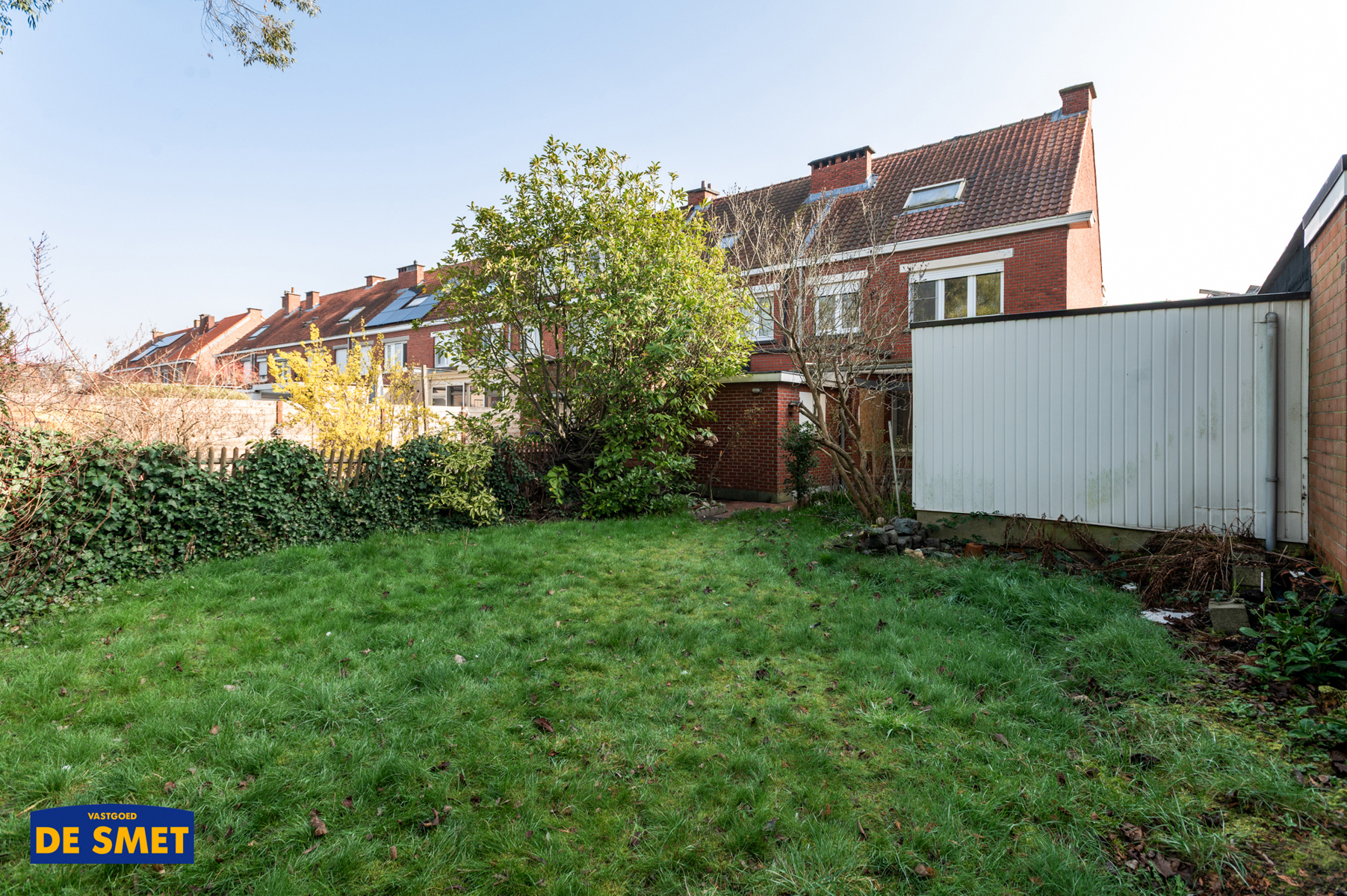 Te renoveren halfopen bebouwing met oprit, garage en tuin - foto 5