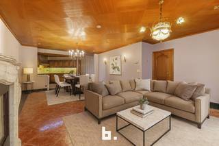 Algemeen bezoekmoment op zaterdag 13 december van 14u00 - 15u00 // Reservatie verplichtWelkom in deze ruime woning in het hart van Roeselare, gelegen...