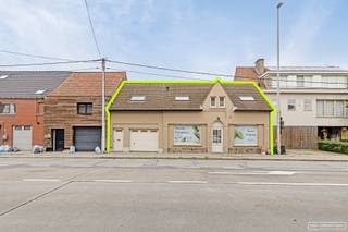 In het centrum van Desselgem treffen dit handelspandje van een 75 m2.Bestaande uit: * Inkom * Wachtzaal * 2 aparte behandelruimtes * Grote ruime...