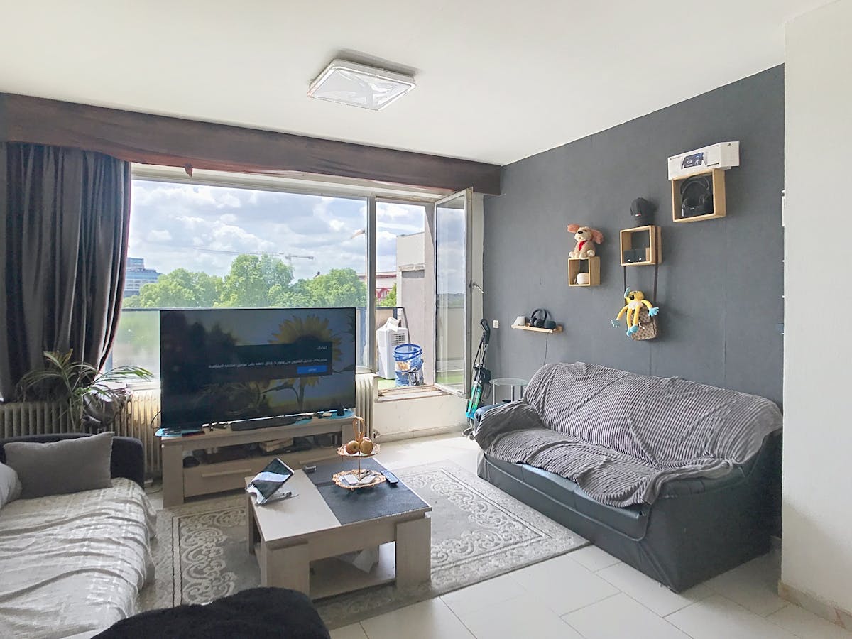 To be refreshed, bright studio approx. 41m² for sale in Antwerp - photo 1
