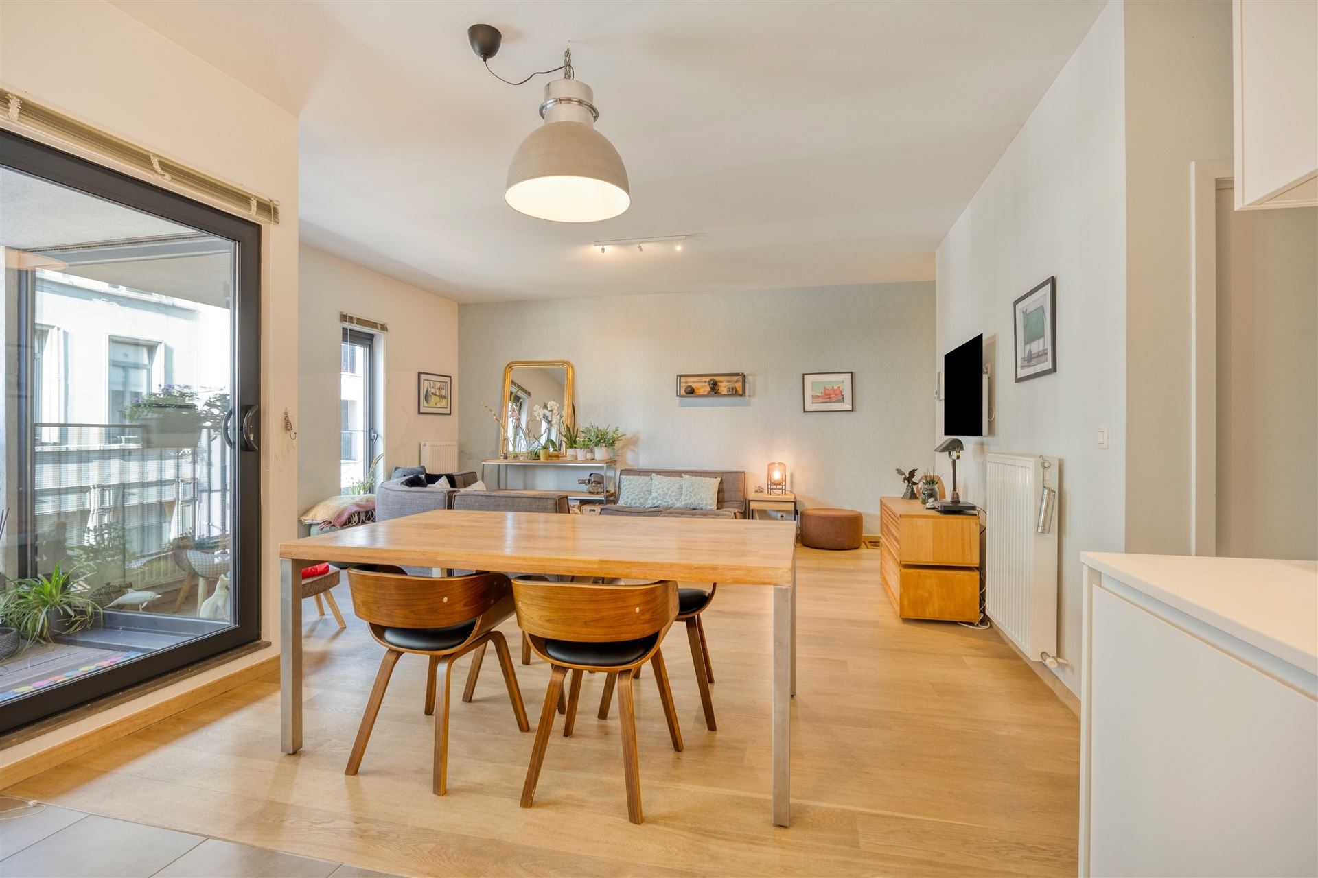 Instapklaar appartement met autostaanplaats op toplocatie! - foto 4