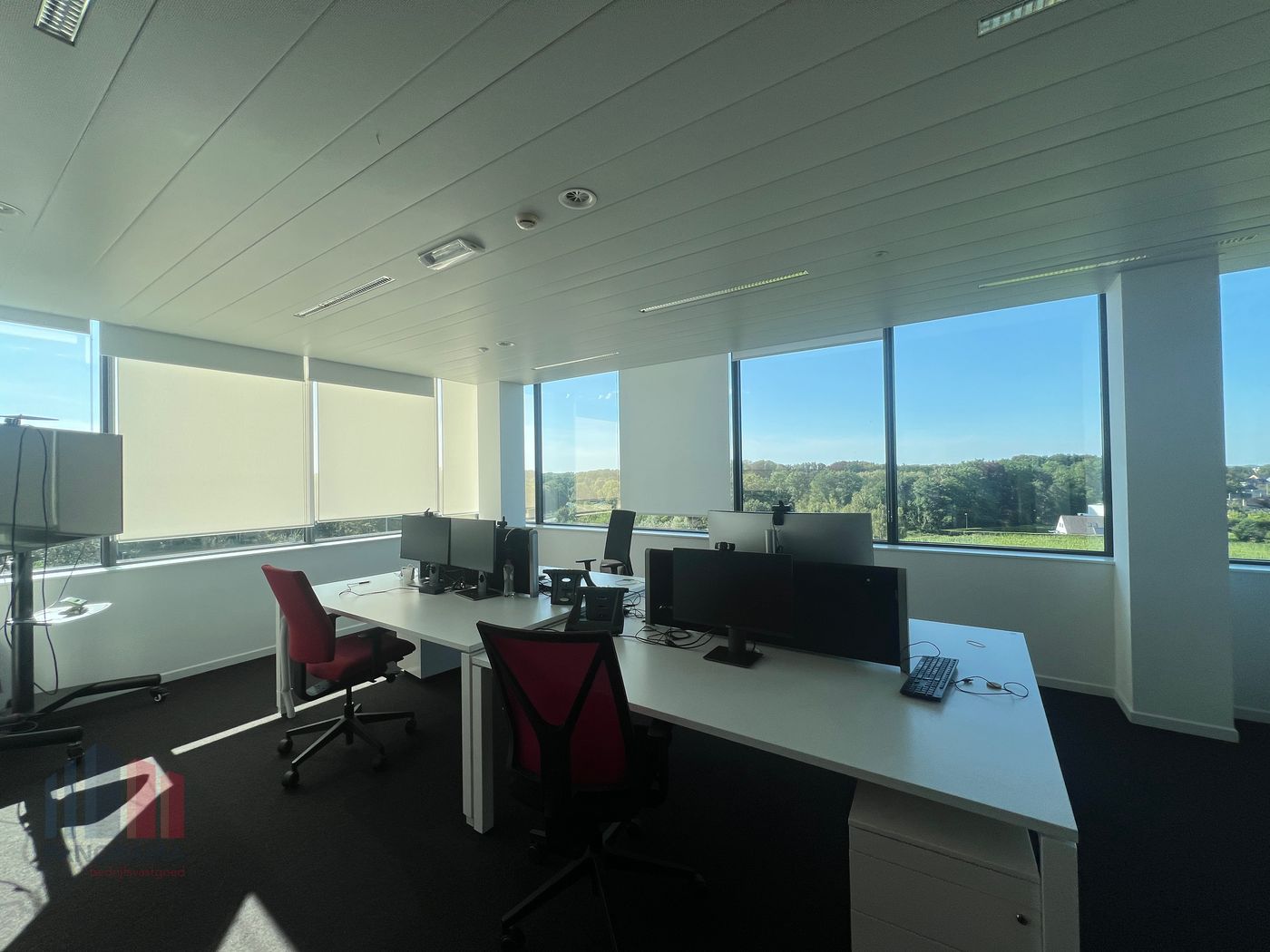 712 m² de bureaux à louer à proximité de l'E40 Erembodegem - photo 2